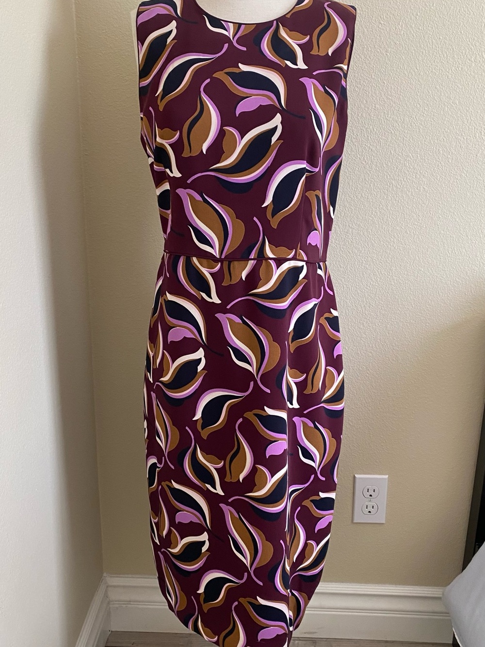 Ann Taylor Sleeveless Burgundy Leaf-Print Sheath Dress